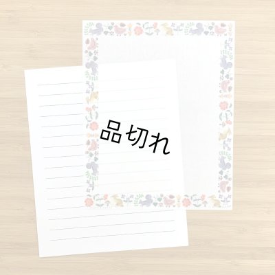 罫線台紙付き。便箋の下に当ててガイドにできます。横書き・縦書き両方に対応。