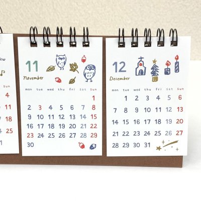 月名とイラストの一部には箔押し加工が施されています